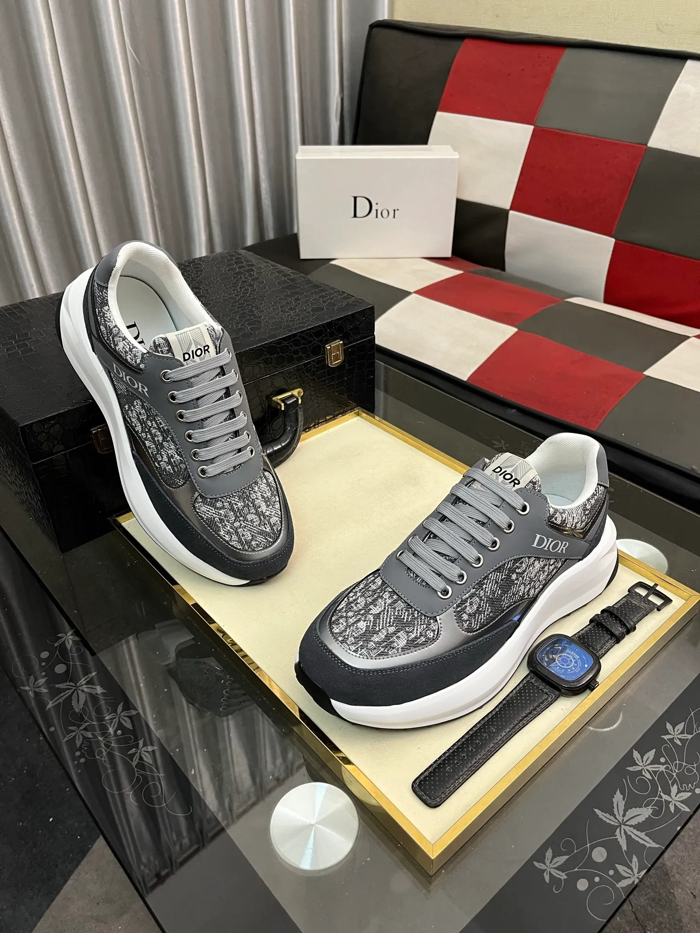 Men's men's shoes💰440⌚️⌚️[Dior] 25ss new product B01 moral training shoes. The toe dimensions of the couple's style are a bit wider. The upper foot comfort is perfect. The threads are beautiful. Perfectly suitable for trousers. Decorated with various classic details. Ideal for daily looks. Can be matched with various casual items to create exquisite looks. Fabric: top layer cowhide/lining sheepskin TPU original outsole Code number: 38-444️⃣Colors available